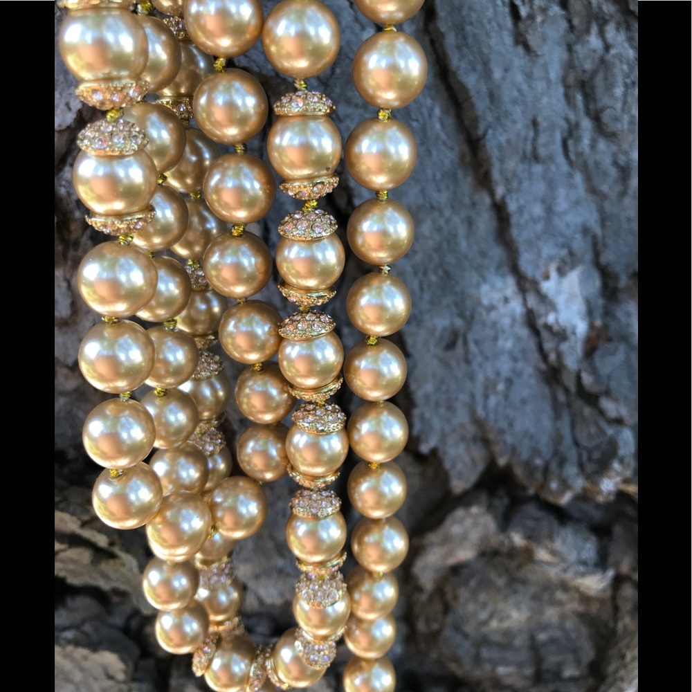 Statement necklace in Gold Pearls